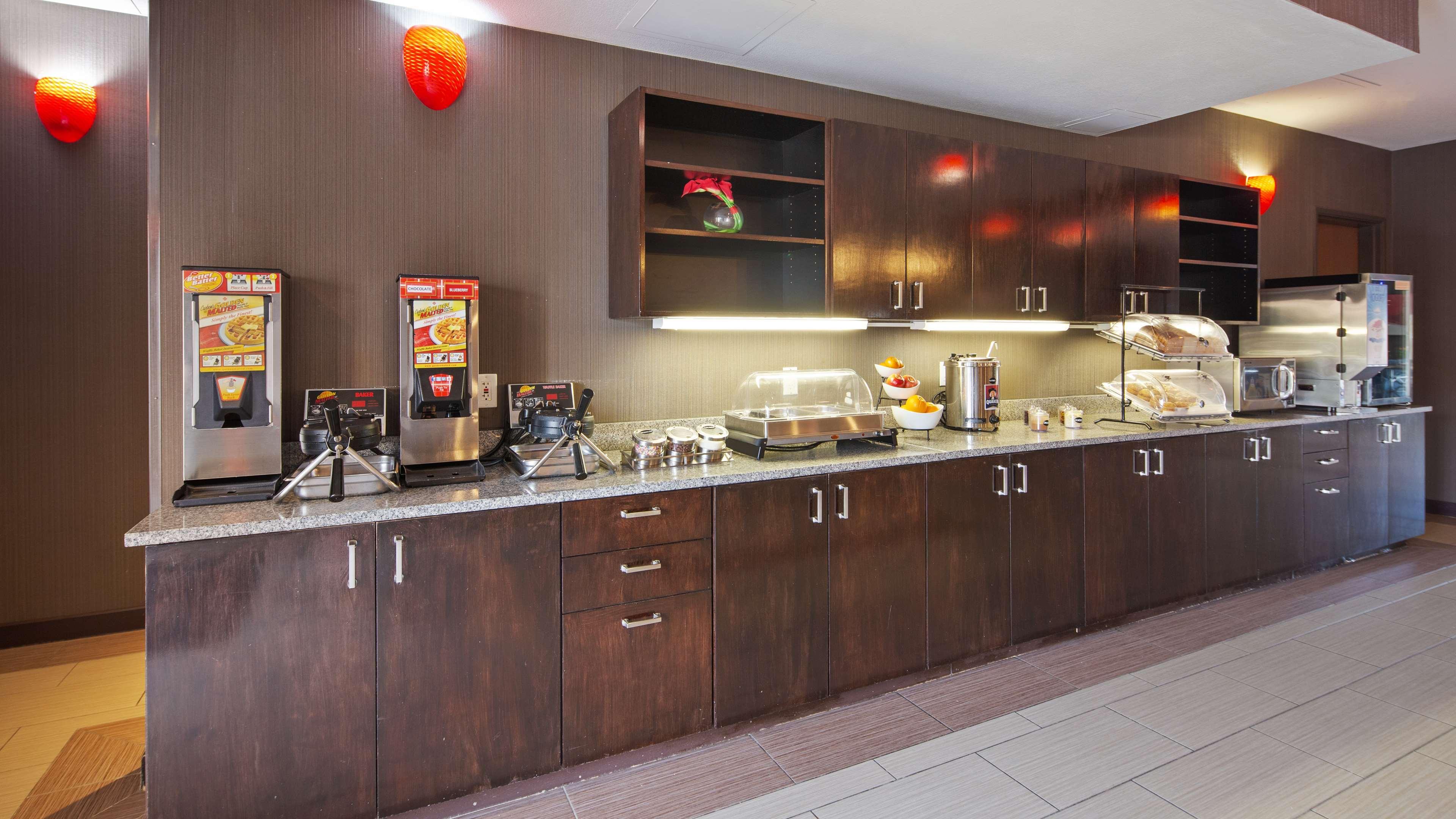 Best Western Plus Austin Airport Inn & Suites Экстерьер фото